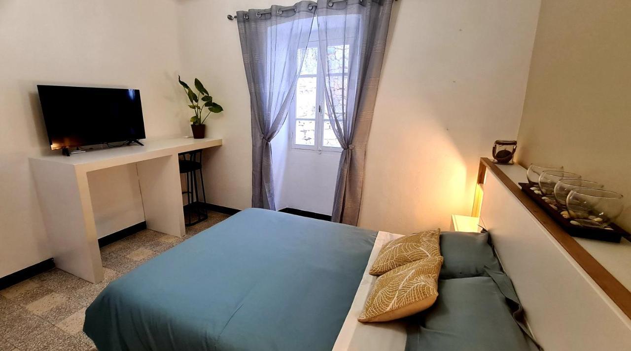 Lou Mouli Di Baou Bed & Breakfast Labeaume Bagian luar foto
